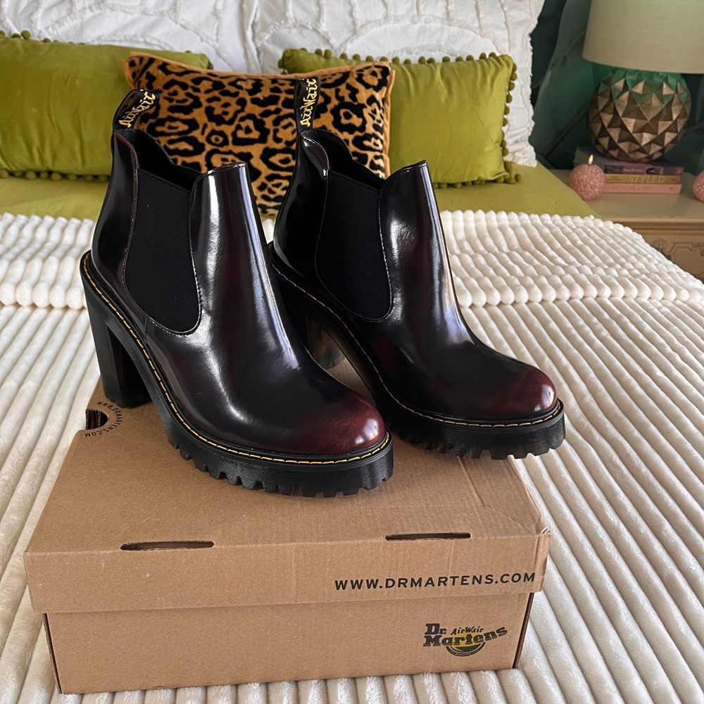 Dr Martens Hurston Cherry Red Platform Lug Chelsea Heeled Boots Size 9 NIB - Picture 3 of 9
